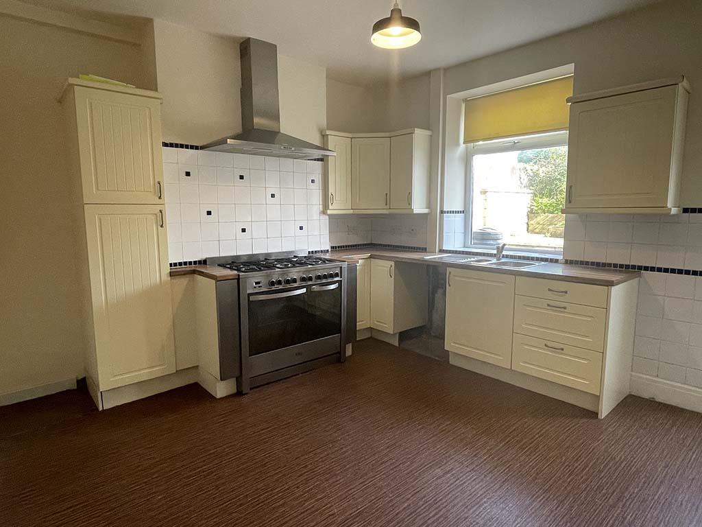 2 bedroom mid terrace house SSTC in Laneshawbridge - IMG_6504.jpg